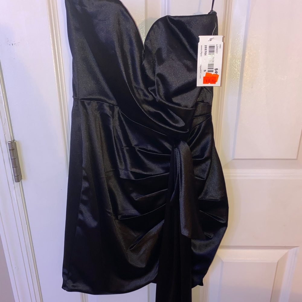 Black satin mini dress🖤
